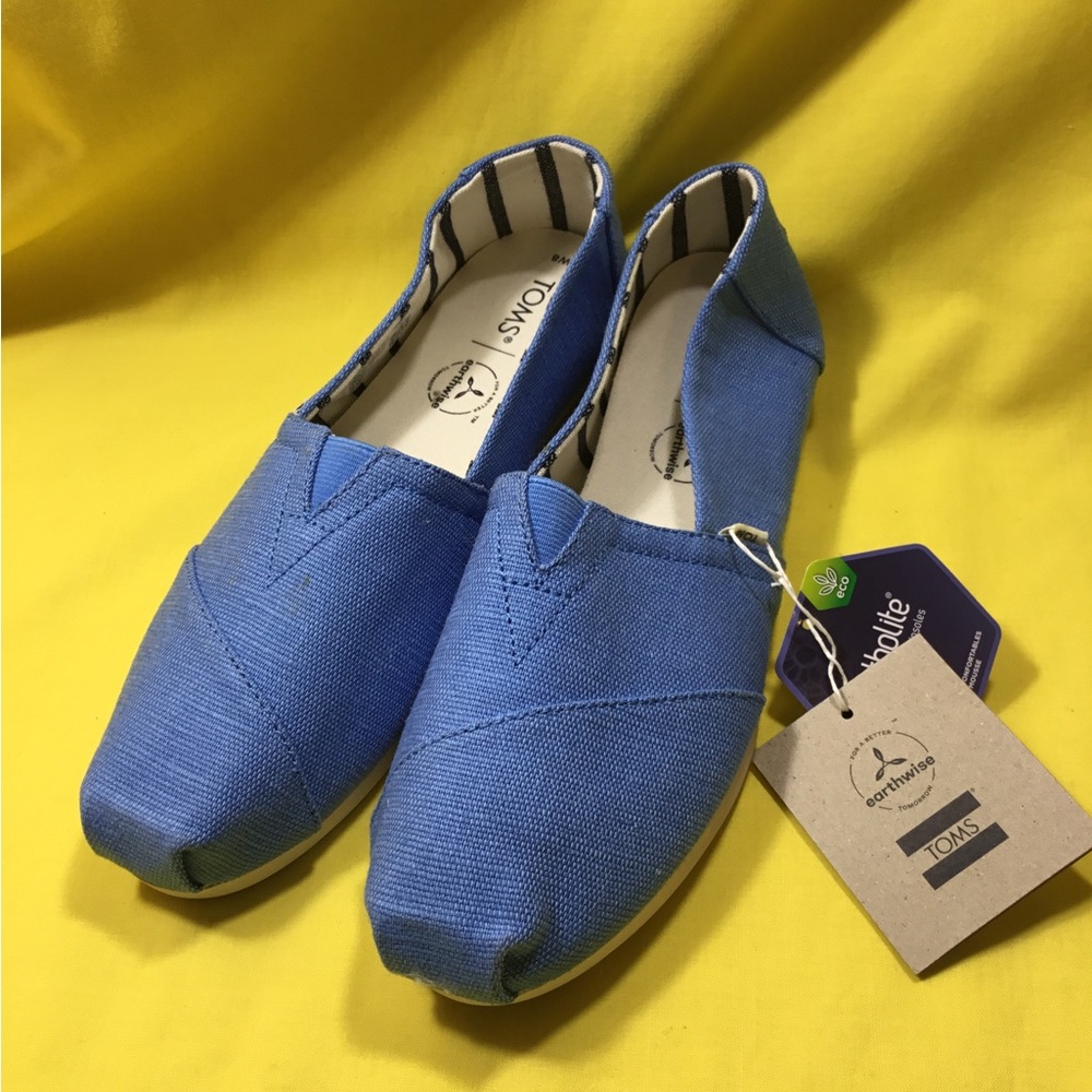TOMS Classic Slip-On Shoes in Blue SZ 8